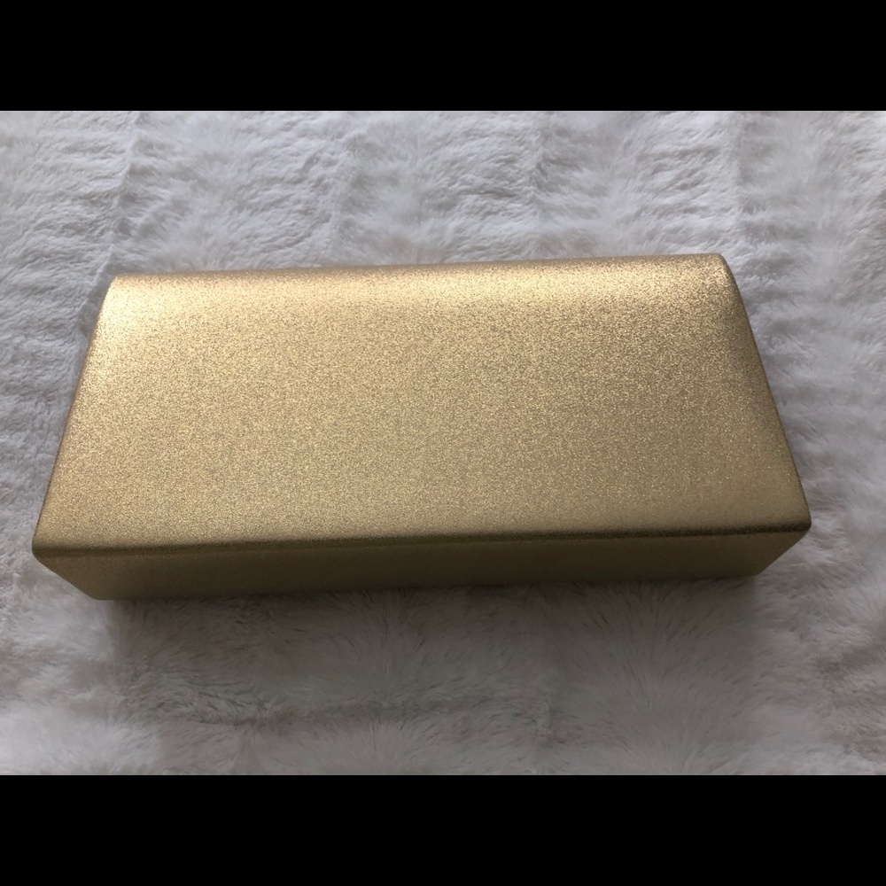 Wallyn’s Champagne Gold Clutch with Chain - Picture 5 of 8